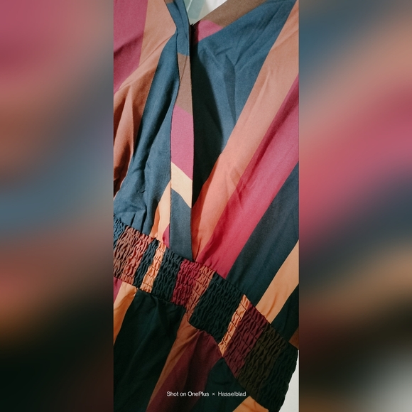 Colored Striped Contrast Dress - Picture 5 of 7